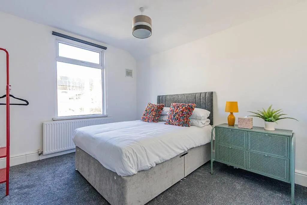 New Stylish 5Bd, 5Min From Town Villa Cardiff
